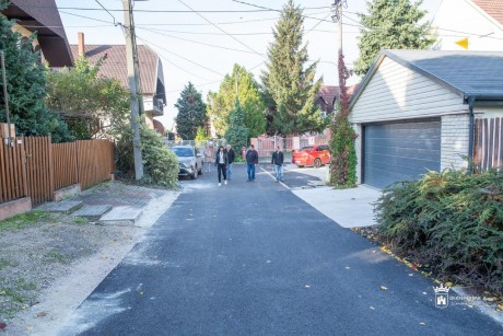 Megújult az útburkolat és rendeződött a csapadékvíz-elvezetés is a Técsői utcában