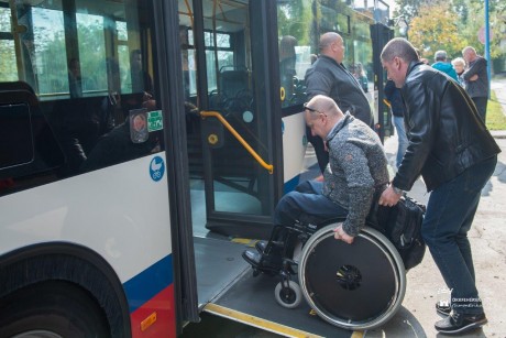 A fogyatékkal élők a gyakorlatban mutatták meg a sofőröknek, hogy miben segíthetnek