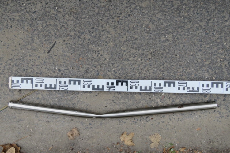 Vascsővel ütötte rokonait a Móri úton - két férfit gyanúsítottként hallgattak ki