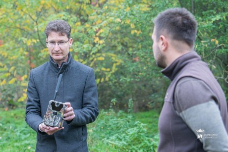 Mobil kamerák az erdőkben és erdőszéleken az illegális hulladéklerakás ellen