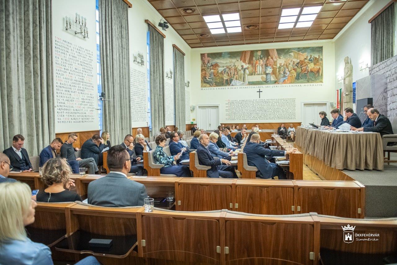 Nyilatkozat - Székesfehérvár Önkormányzata támogatja a pedagógusok béreinek mielőbbi emelését