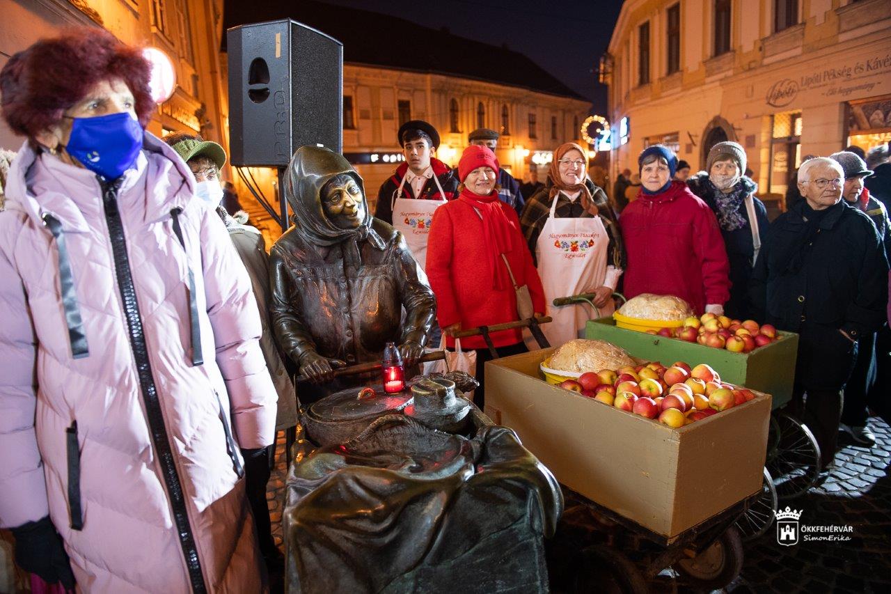 Katalin-ünnep a belvárosban, bál a Felsővárosban