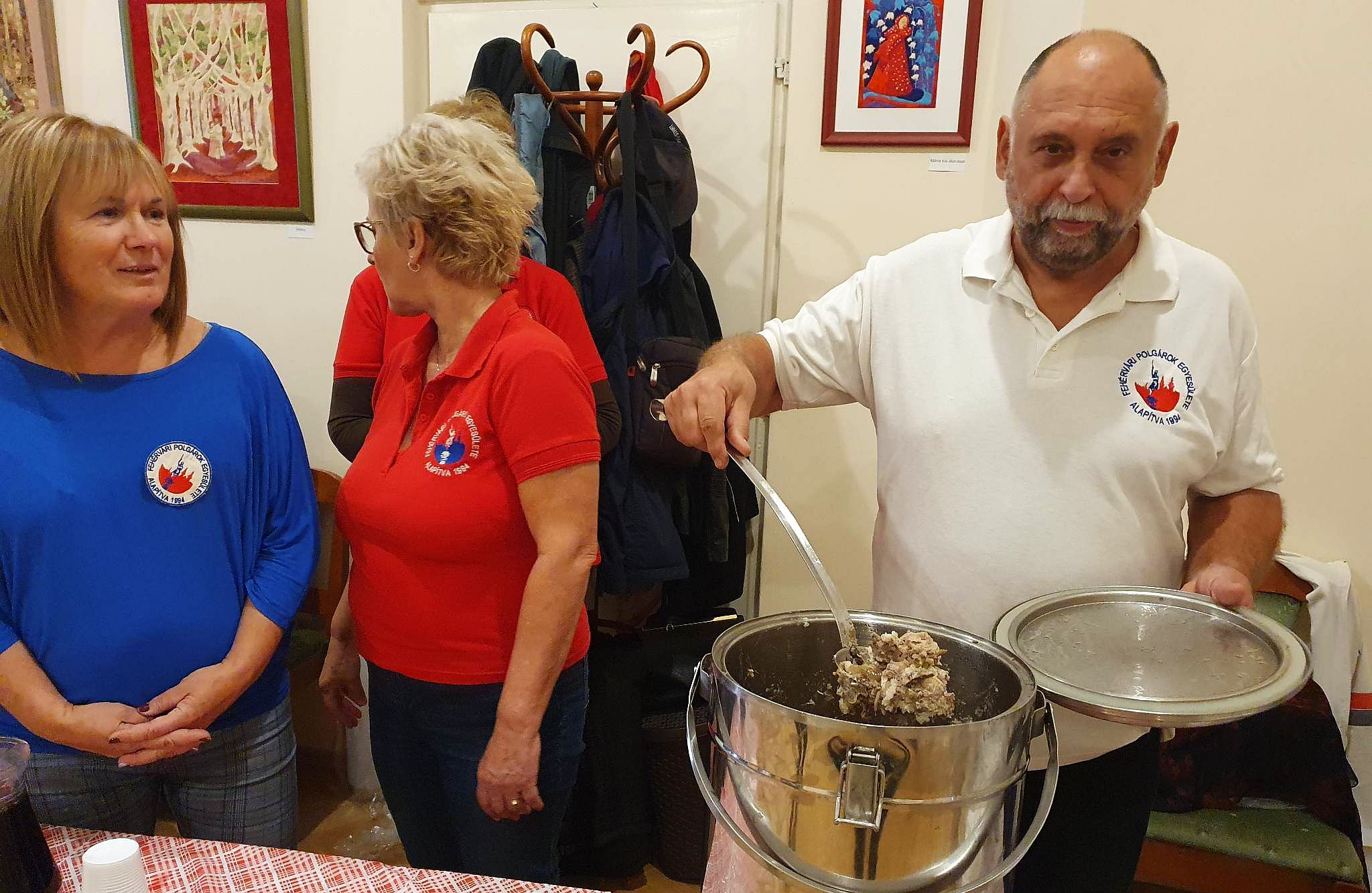 Ludaskásával és újborral ünnepeltek a Fehérvári Polgárok