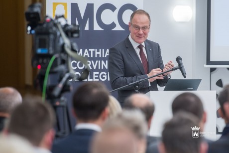 Navracsics Tibor az Európai Unióról, fejlesztésről, háborúról és békéről