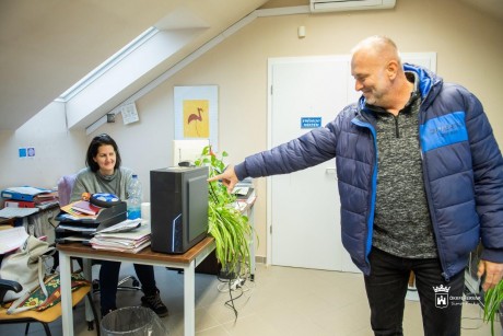 Informatikai eszközöket vásárolt a Kríziskezelő Központ a Fehérvár Travel Alapítvány támogatásából