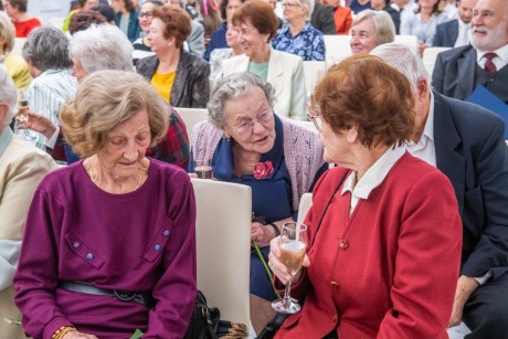 A boldog gyermek a helyes nevelés bizonyítéka - színes diplomás pedagógusokat köszöntöttek