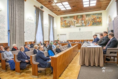 Rendkívüli közgyűlés - intézkedések az intézményrendszer és a közszolgáltatások fenntartásáért