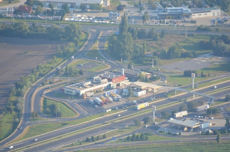 127 ultragyors elektromos töltő építését tervezik - Fehérvárnál is lesznek oszlopok