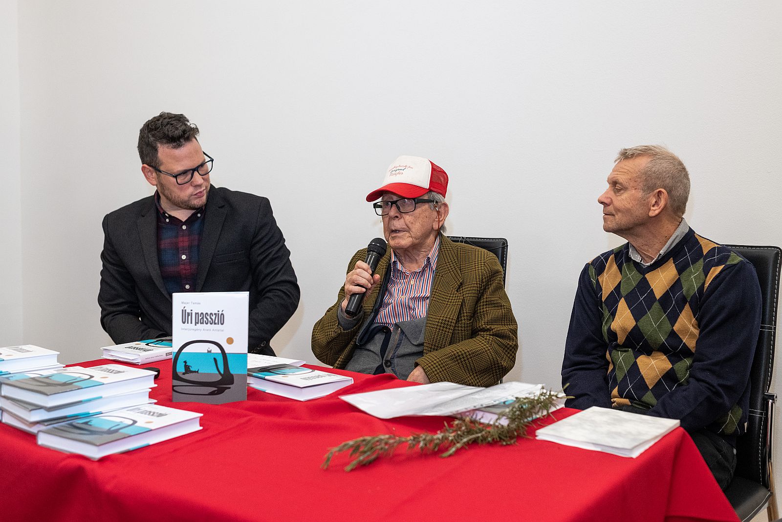 Úri passzió - megjelent Majer Tamás interjúregénye Arató Antallal