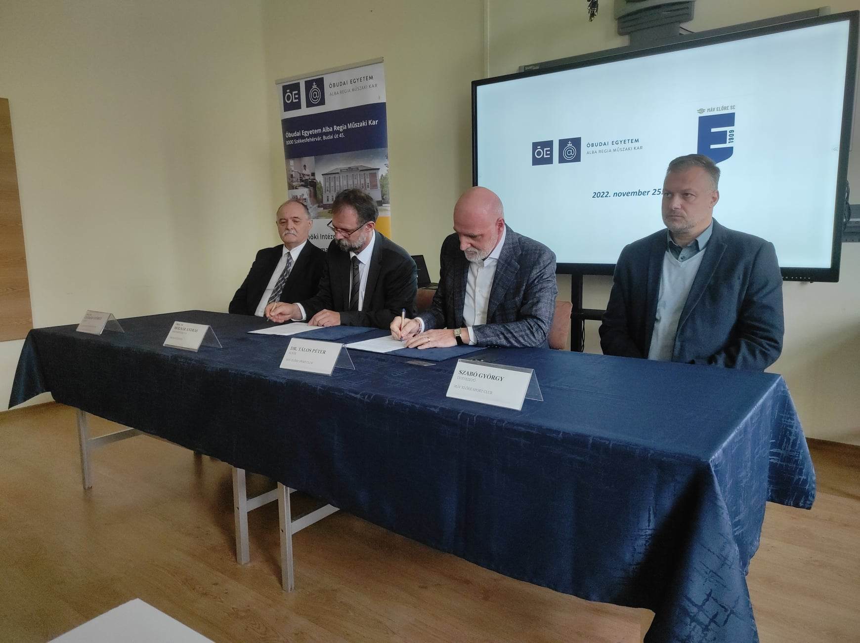 Sportos együttműködés - megállapodást kötött az Alba Regia Kar a MÁV Előre clubbal