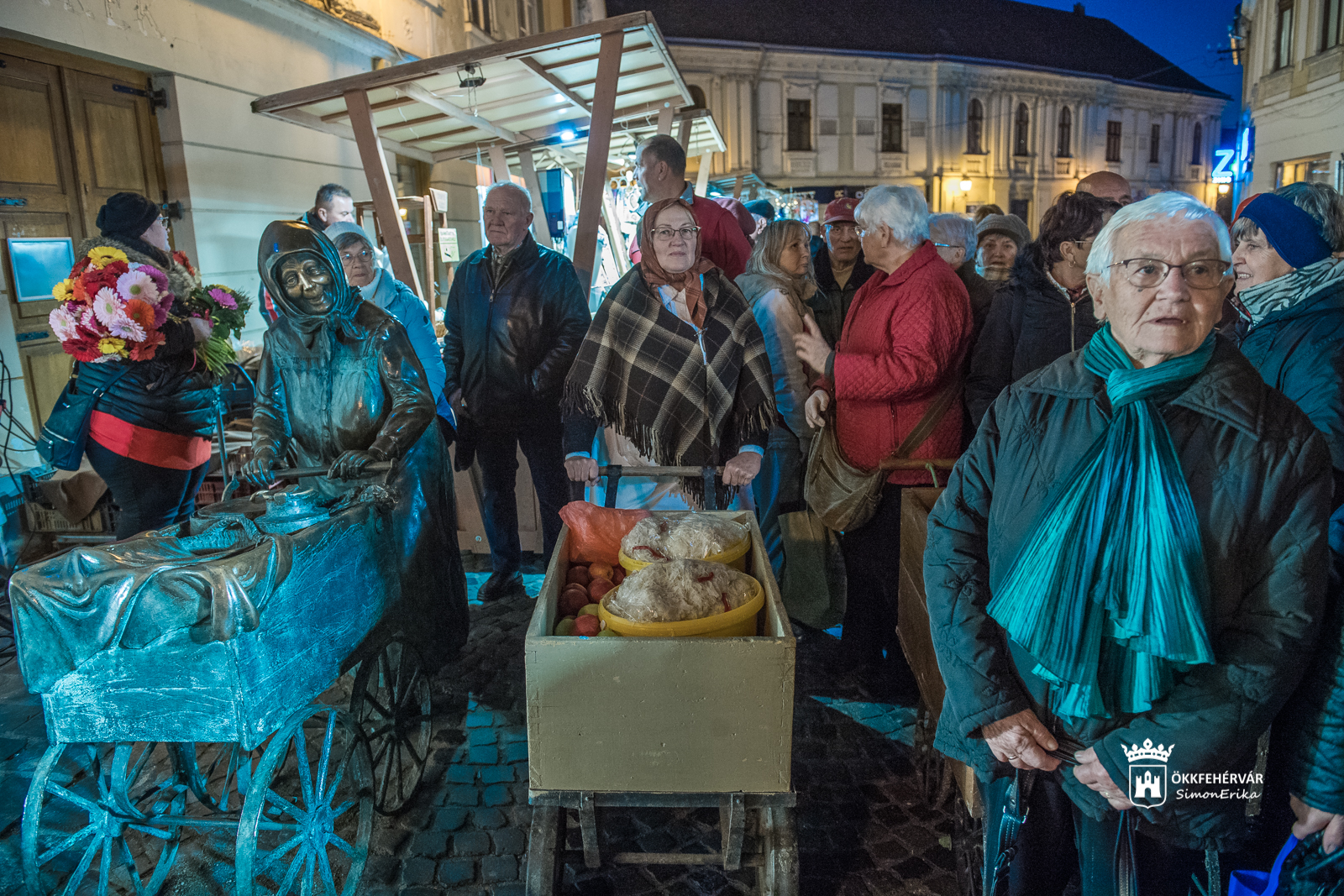 Hagyományosan a Liszt Ferenc utcában köszöntötték a Katalinokat
