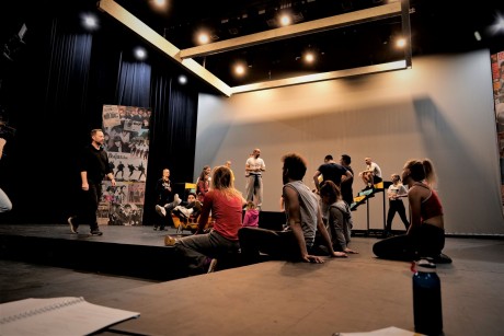 A Beatles lelke - új darabot mutat be a Vörösmarty Színház a nagyszínpadon