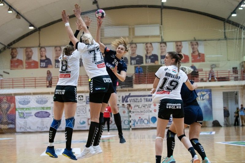 Nehéz meccsek előtt állnak a kézilabdázók és az Akadémia jégkorongozói is