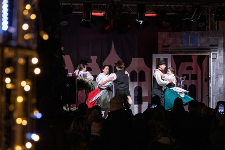 Néptáncot rejtett csütörtökön a város adventi kalendáriuma