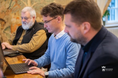 Közlekedés, posták, parkolás - online közmeghallgatást tartott Fehérvár polgármestere