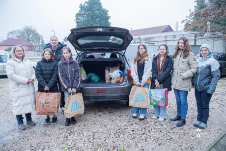 Összefogás a hajléktalanokért – a Tóvárosi Általános Iskola diákjai is részt vettek a gyűjtésben