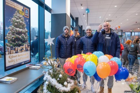 Az Arconic-Alba Fehérvár játékosaival nyitották meg Székesfehérvár új Aldi áruházát
