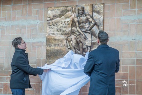 II. András király emléktáblájának avatásával zárult az Aranybulla Emlékév