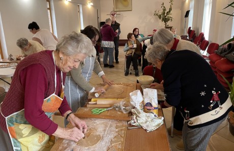 Karácsonyi készülődés az Almássy-telepi Plébánia Közösségi Házában