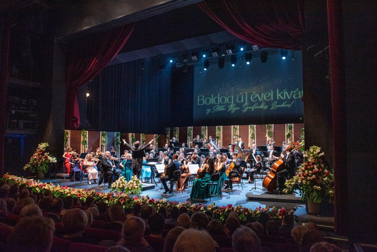 Újévi koncert az Alba Regia Szimfonikusoktól - március elején nyit majd a színház