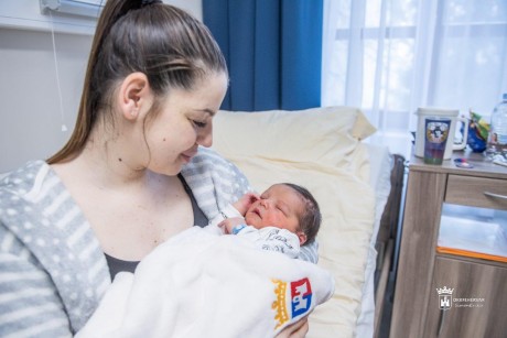 Székesfehérvár polgármestere köszöntötte Imre Vencelt, az év első fehérvári újszülöttjét