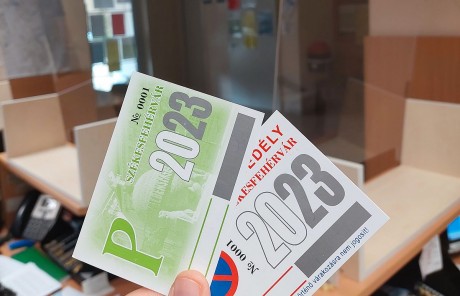 Bővültek a parkolóövezetek - online is kiválthatók a kedvezményes lakossági bérletek