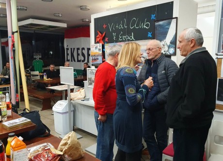 Megtelt a Kajakvár – legendák érkeztek a beszélgetős estre