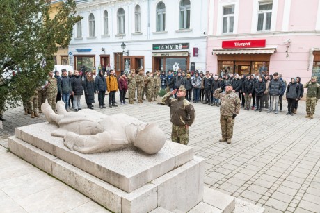 Székesfehérváron rendeztek emlékmenetet a doni katasztrófa 80. évfordulója tiszteletére