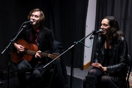 Koncert a sötétben - érzékenyítés az Igézőben