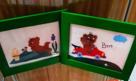 Újrahasznosított textilek kiállítása a Tolnai utcai Könyvtárban január 27-ig