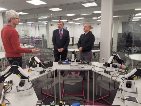 Fehérvári közösségi tereket is meglátogatott a brit nagykövet