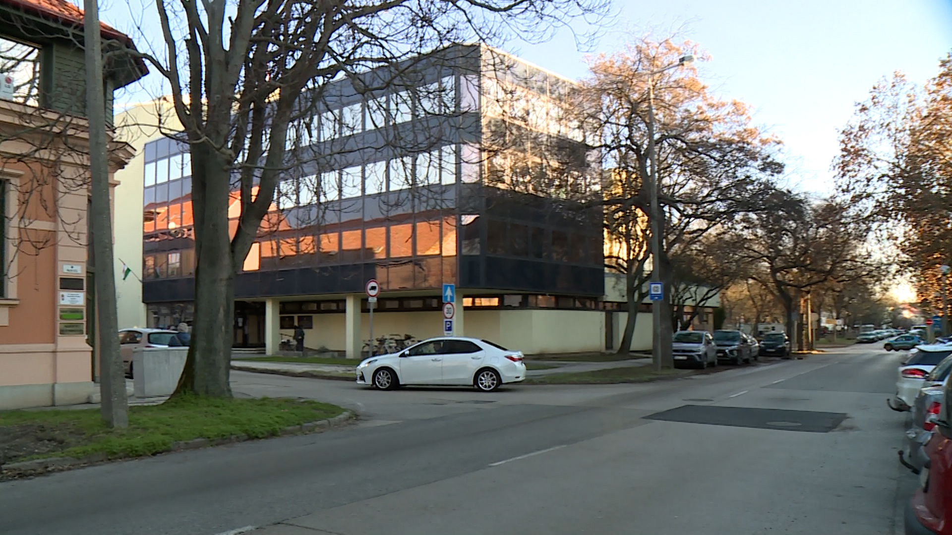 Kedden lezárják a Malom utca - Honvéd utca kereszteződést csatorna javítás miatt