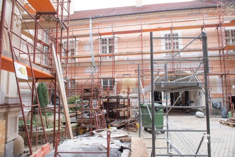 A homlokzat, a bejárat és a díszudvar is megújul a Szent István Hitoktatási és Művelődési Házban