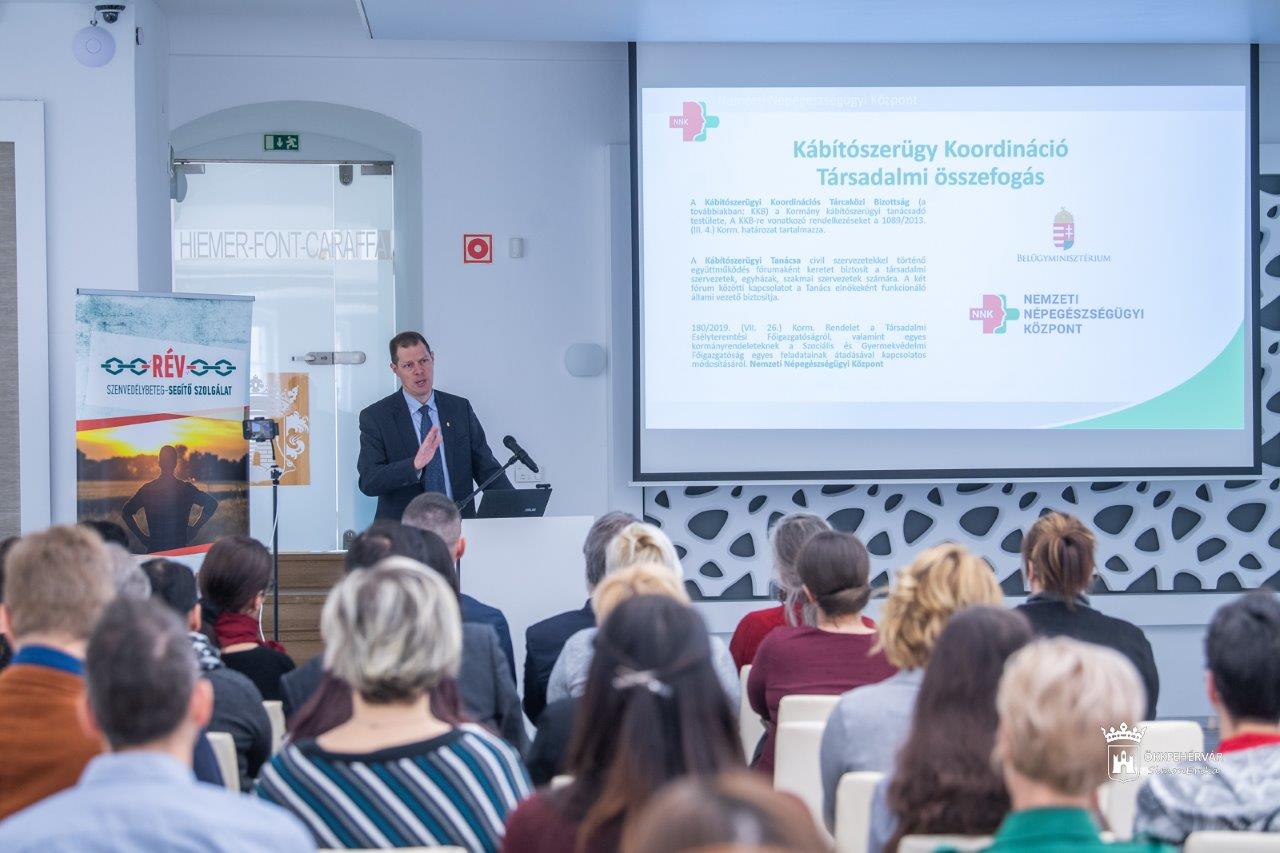 Szenvedélybetegekkel foglalkozó szakemberek tanácskoztak a Hiemer-házban