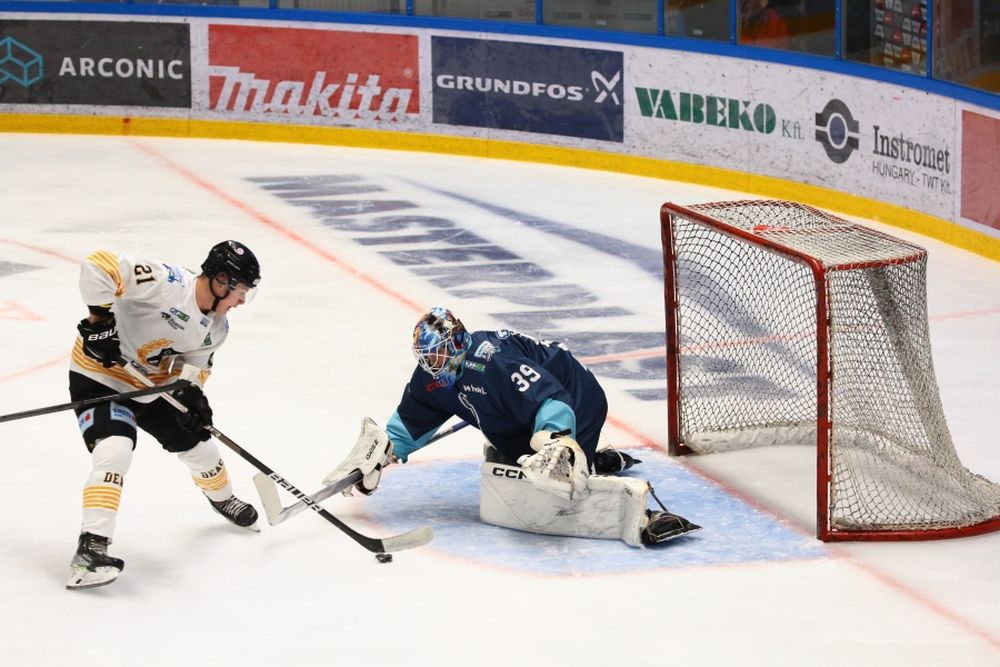 A hétvégén a fehérvári élvonalbeli csapatok csatáiból csak egy lesz itthon