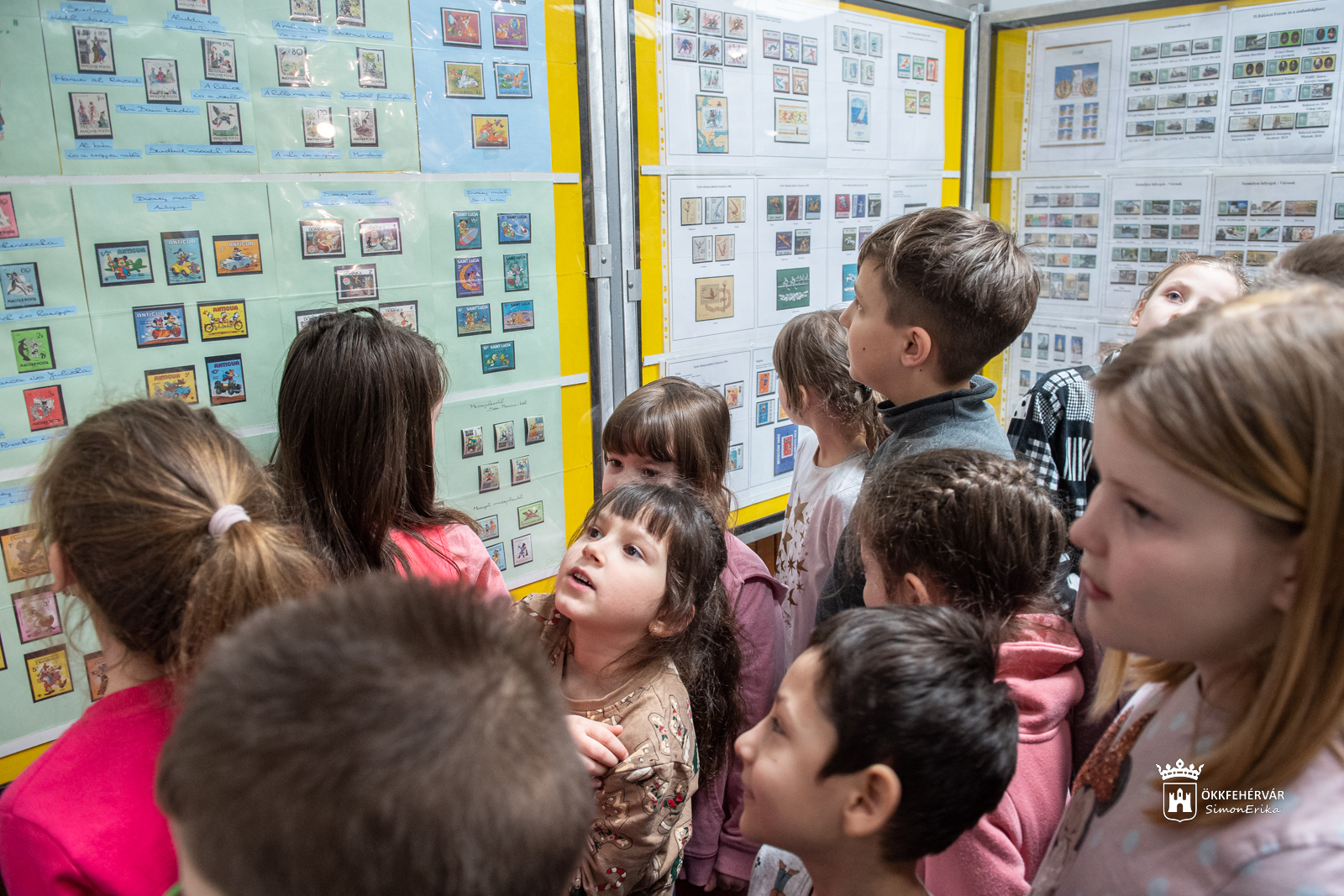 Felragasztható halhatatlanság - bélyegkiállítás nyílt a Tóvárosi Általános Iskolában
