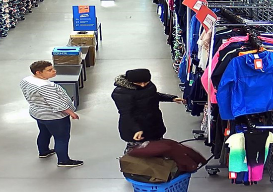 Felismeri őket? - sportáruházból lopott a tolvaj páros