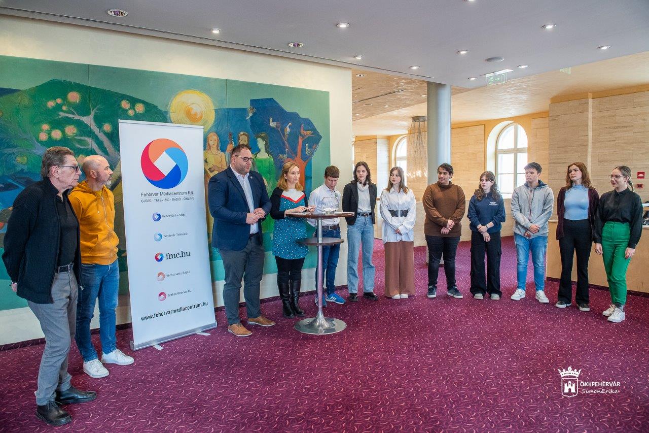 Kisorsolták a a XIII. Fehérvári Versünnep döntőseinek mentorait