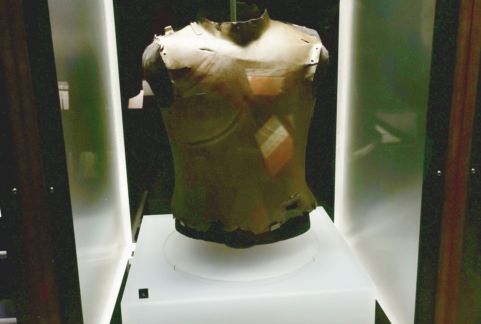 A Szent István Király Múzeum bronzpáncélja is látható Chicagóban