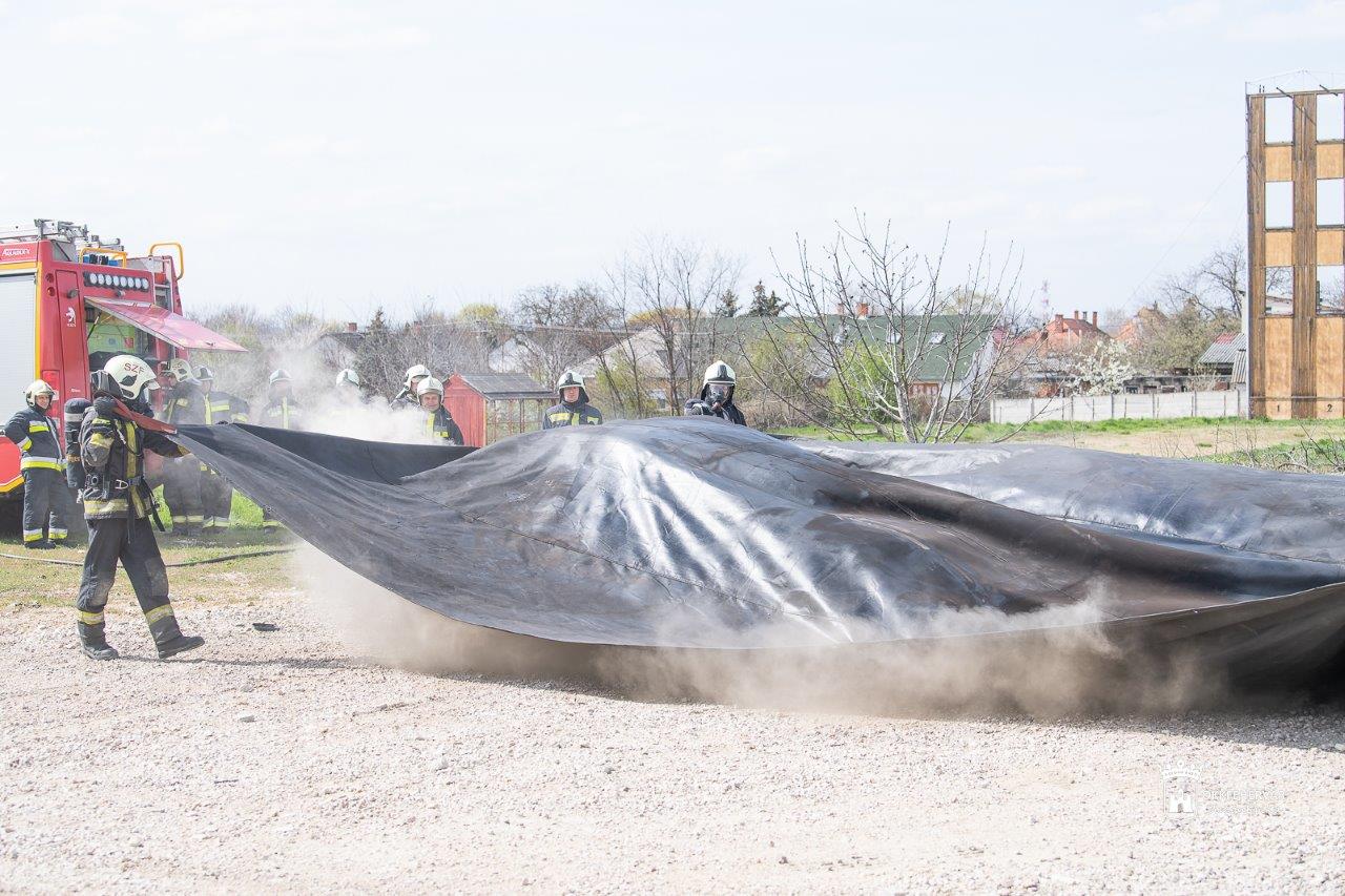 Speciális tűzoltó takaróval bővült a székesfehérvári tűzoltók felszerelése