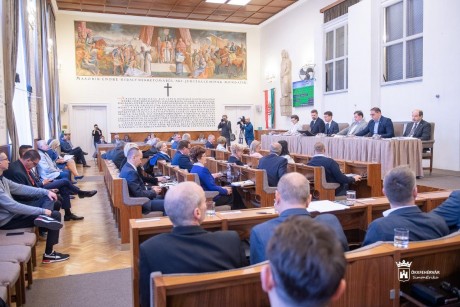 A rendelők rezsitámogatásáról, intézményfelújításokról is döntött a csütörtöki közgyűlés