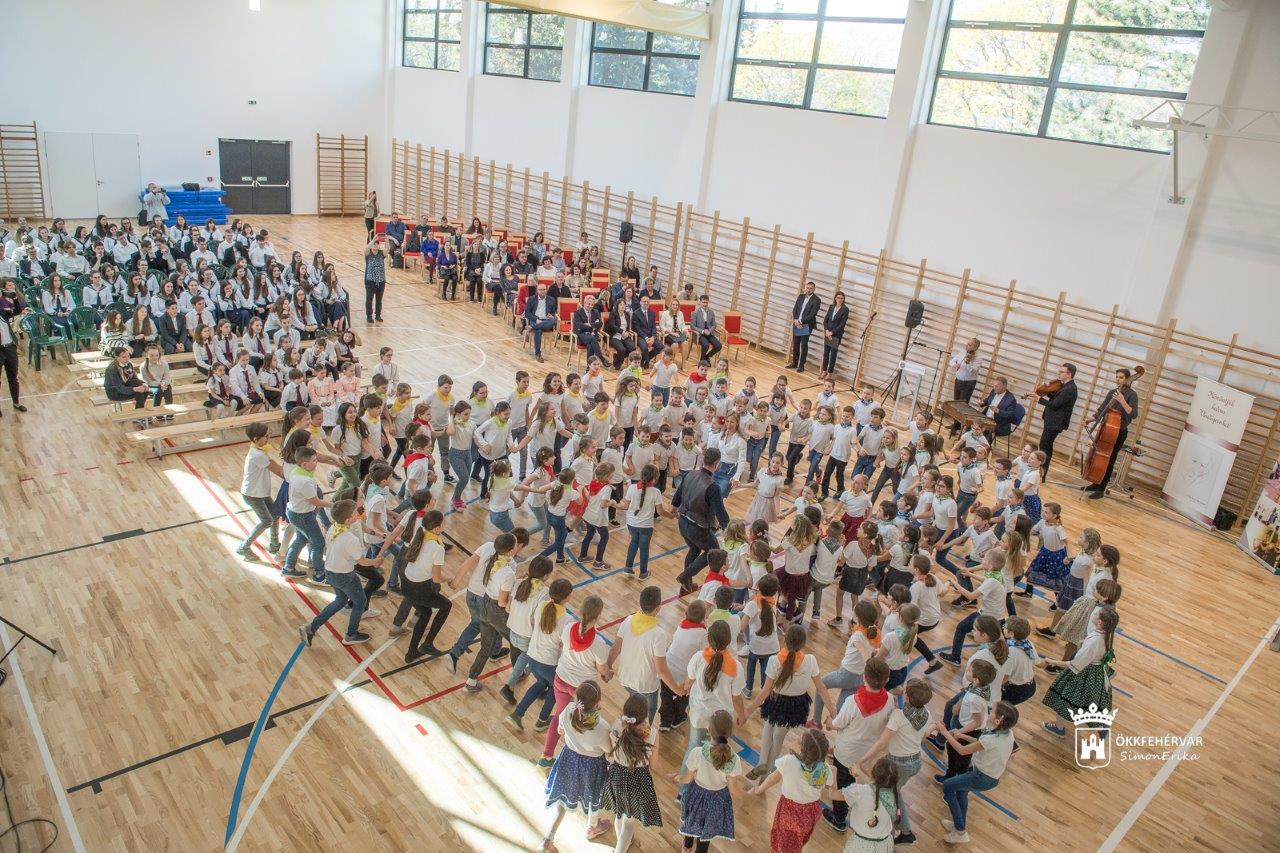 Mérföldkőhöz ért a Kodály felújítása - átadták a megújult tornatermet és az új tantermeket