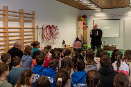 Kalandjaim a Föld körül – az élő legenda, Fa Nándor tartott előadást a Zentai úti iskolában