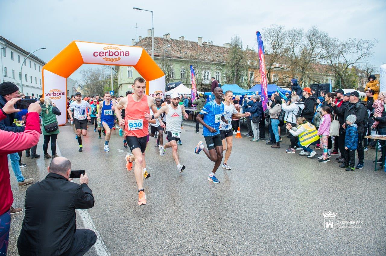 Hatszázan futottak az idei, XIII. Cerbona Fehérvár Félmaratonon a belvárosban