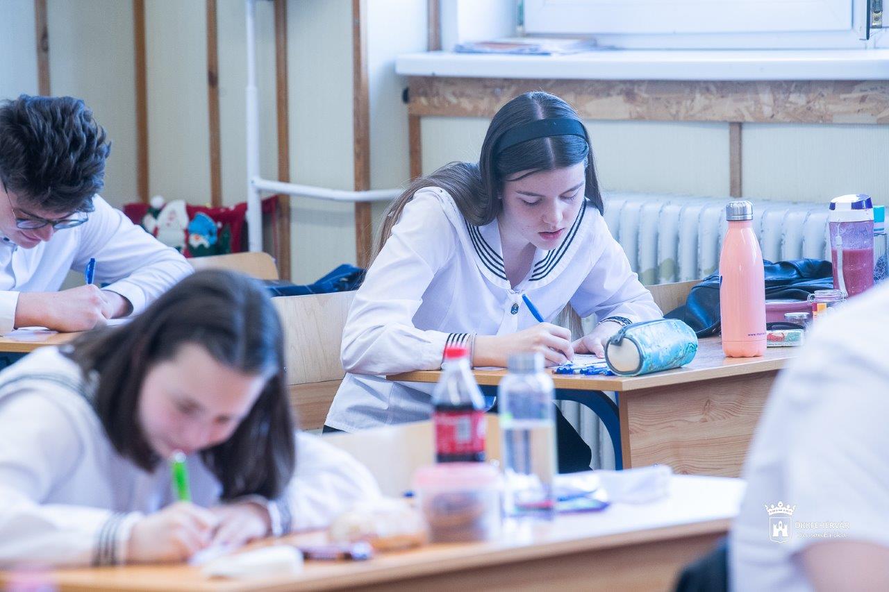 Magyar érettségi - kortárs írónő borokról szóló szövegét kell értelmezni középszinten