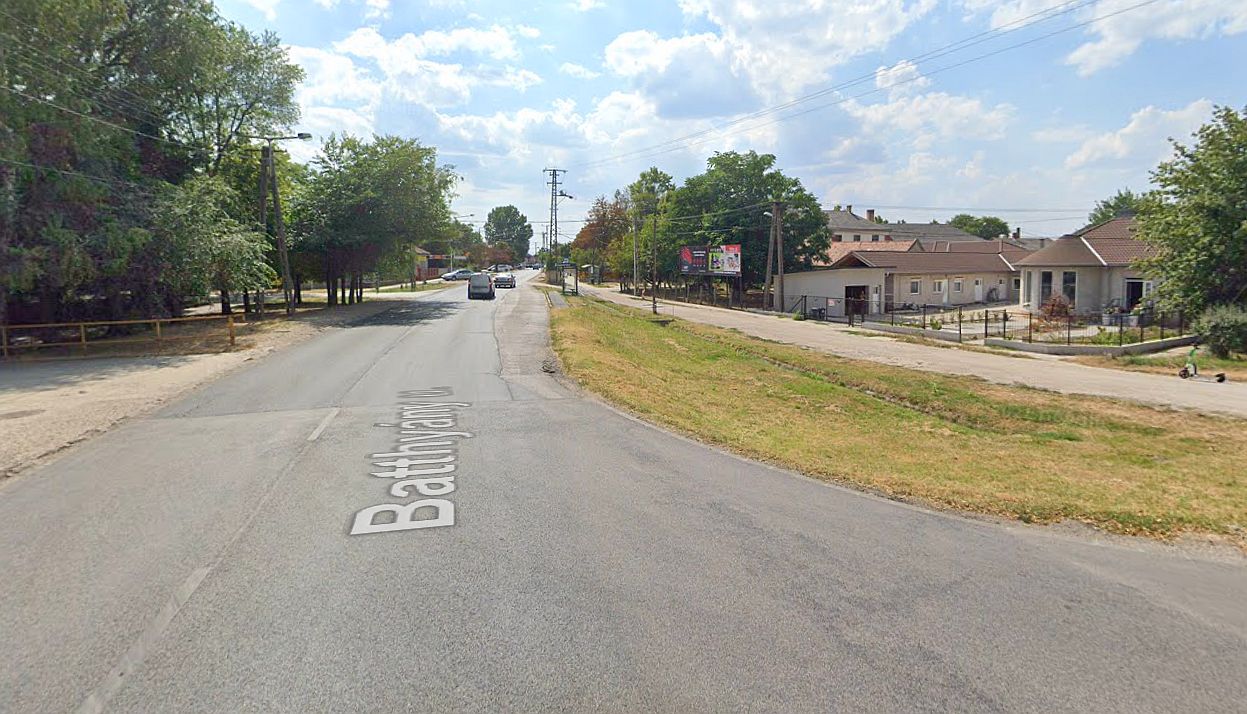 Hétfőn kezdődnek a munkálatok a Batthyány utcában - új parkolók, járdák és buszmegálló épül