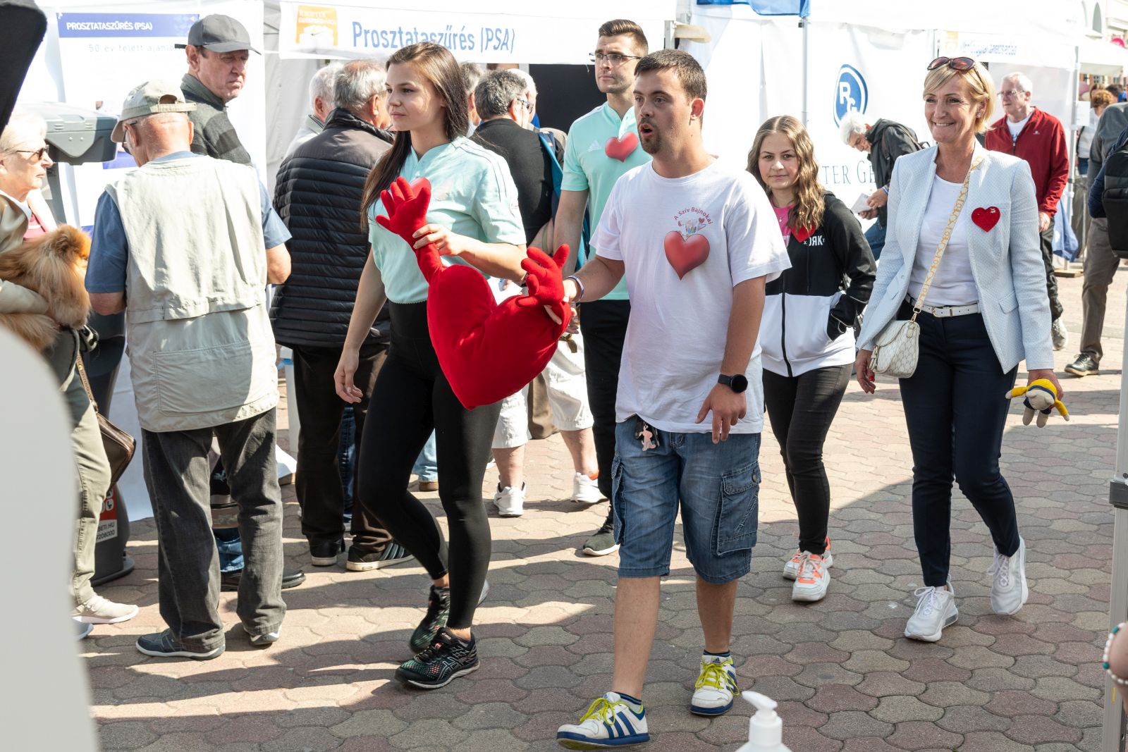 Késő délutánig tartott a Richter Egészségváros adománygyűjtő szűrőkampány