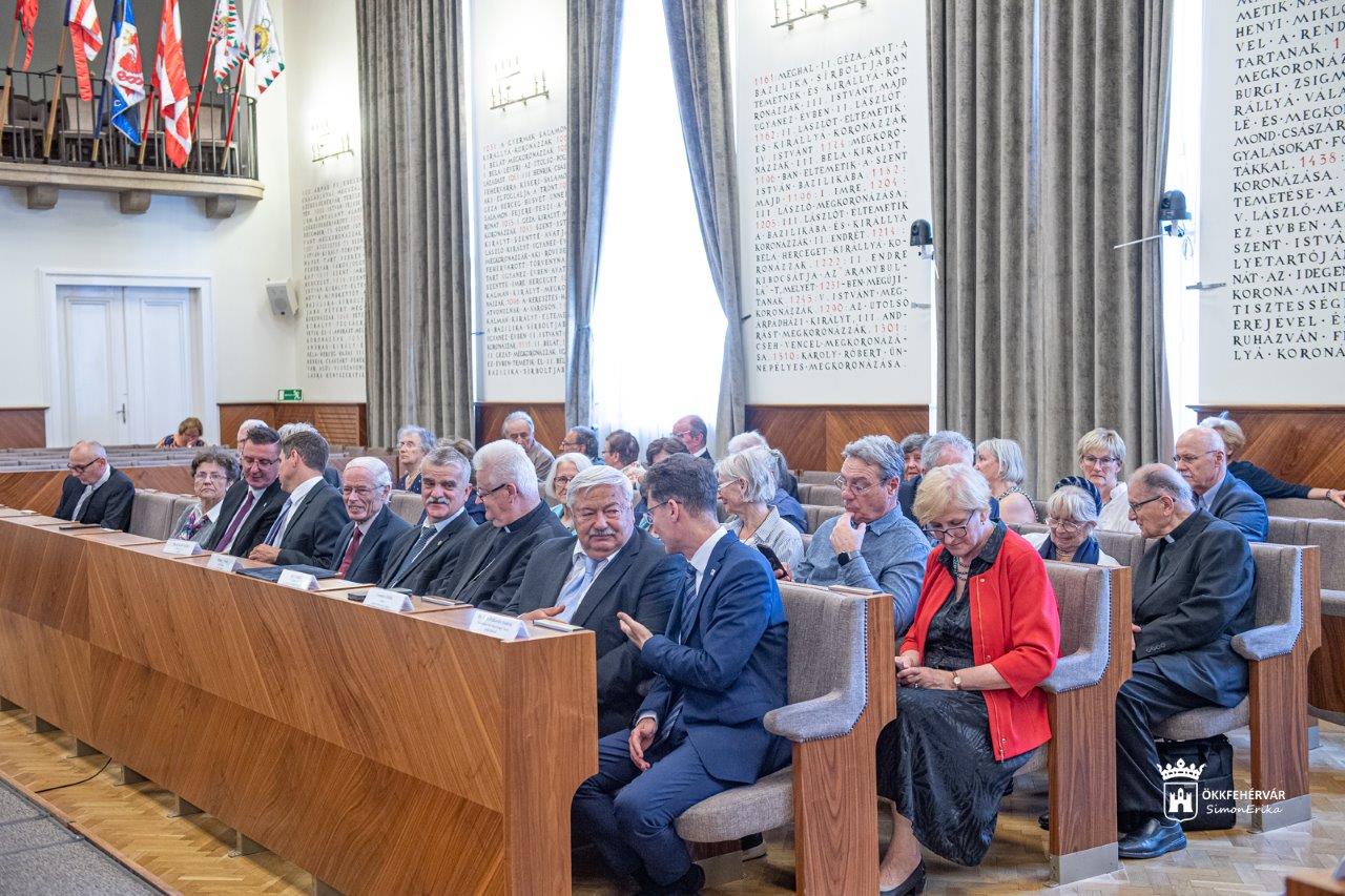 Szent István nyomában - méltón emlékezni és emlékeztetni