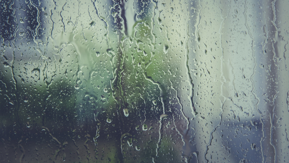 Heves esőzések vármegye-szerte - több helyen szivattyúztak a tűzoltók