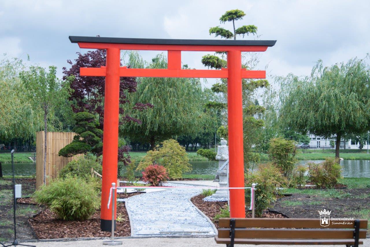 Ünnepélyes keretek között átadták a japánkertet a Csónakázó-tó szigetén